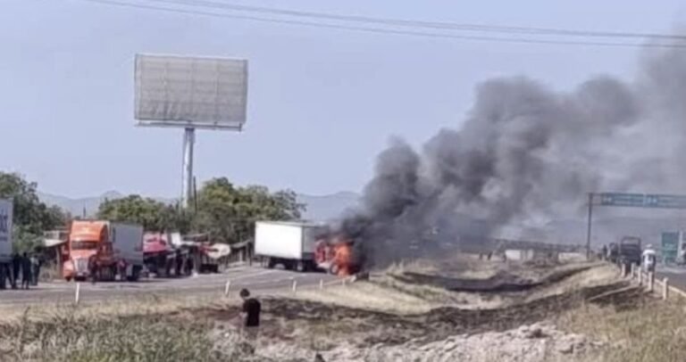 Se registran dos bloqueos carreteros al sur de Sinaloa