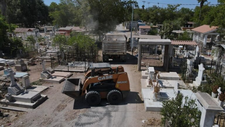 Garantiza Gobierno de Ahome limpieza en panteones municipales