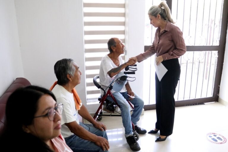 DIF Ahome restituye identidad a dos adultos mayores tras años sin documentación