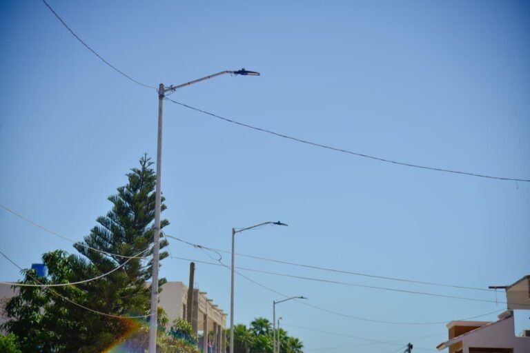 “Hoy inicia la instalación de las 200 luminarias mensuales en zona urbana y rural”: Antonio Menéndez