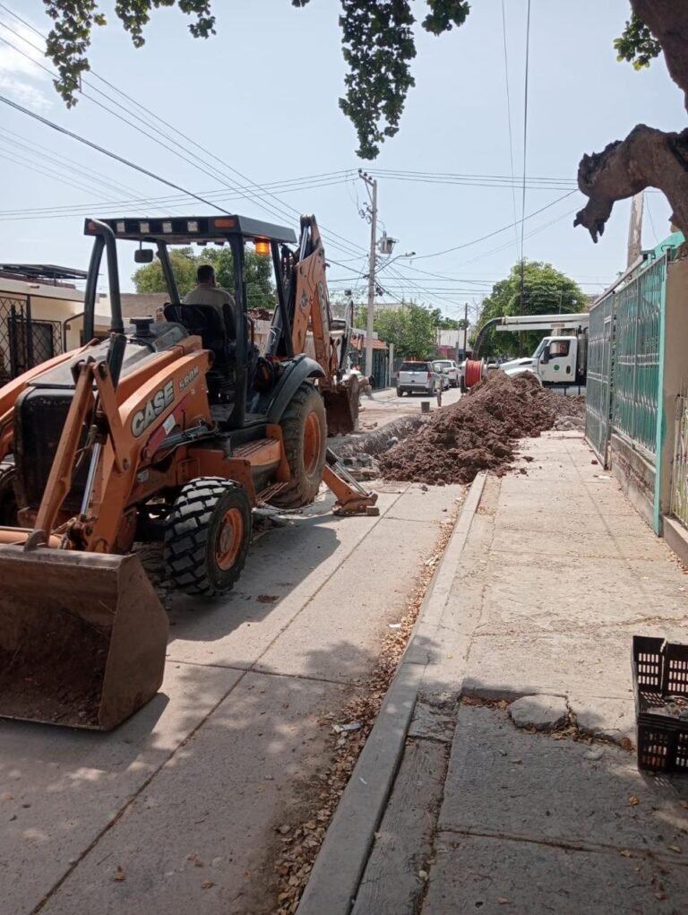 JAPAMA atiende problemática de drenajes colapsados y socavones en Los Mochis y zona rural